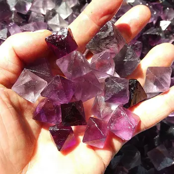 Naturlige Lilla Satin Crystal Octahedrons Rock Prøve images